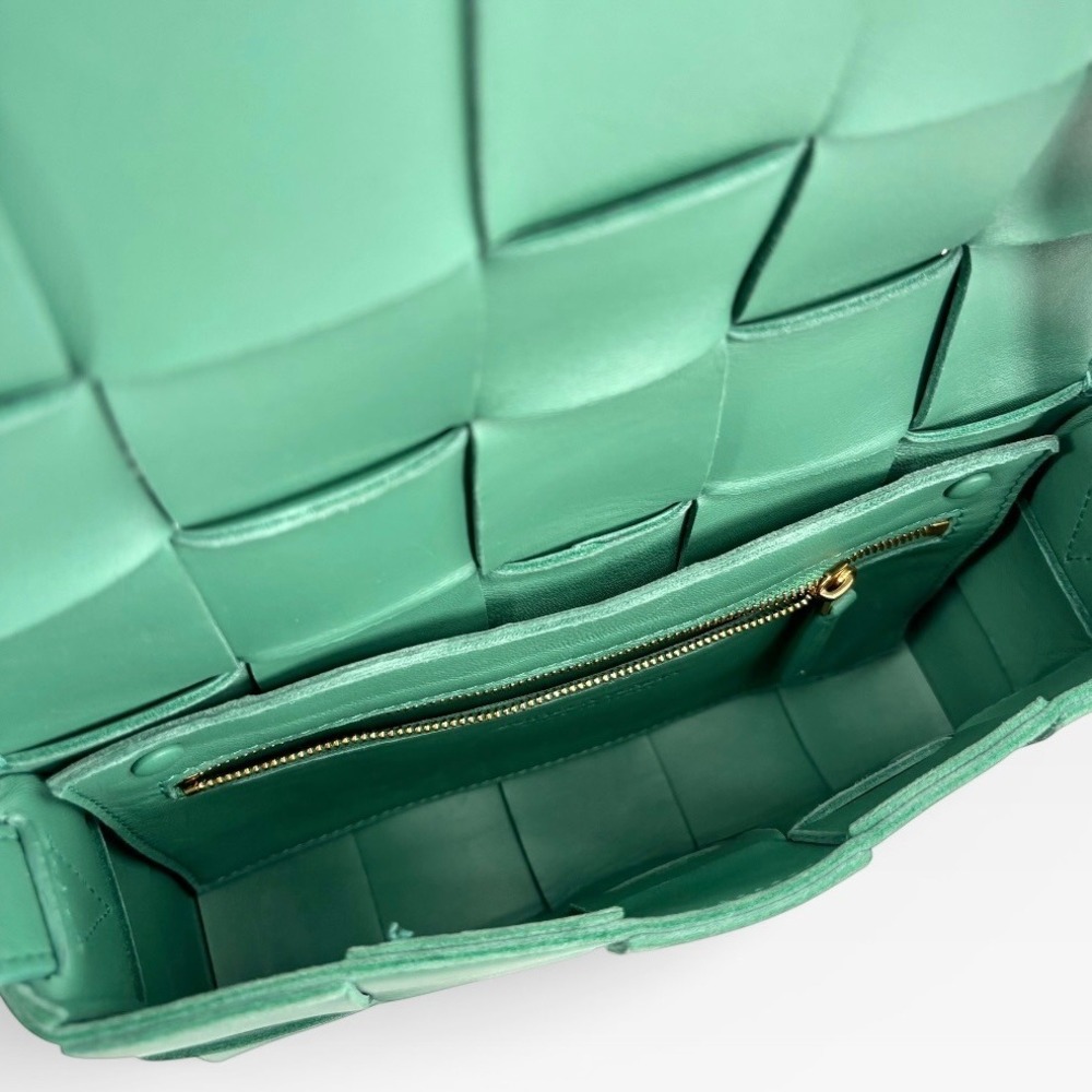 NEW Bottega‎ Veneta Cassette Bag in Mermaid/Gold Leather Crossbody - Picture 11 of 16
